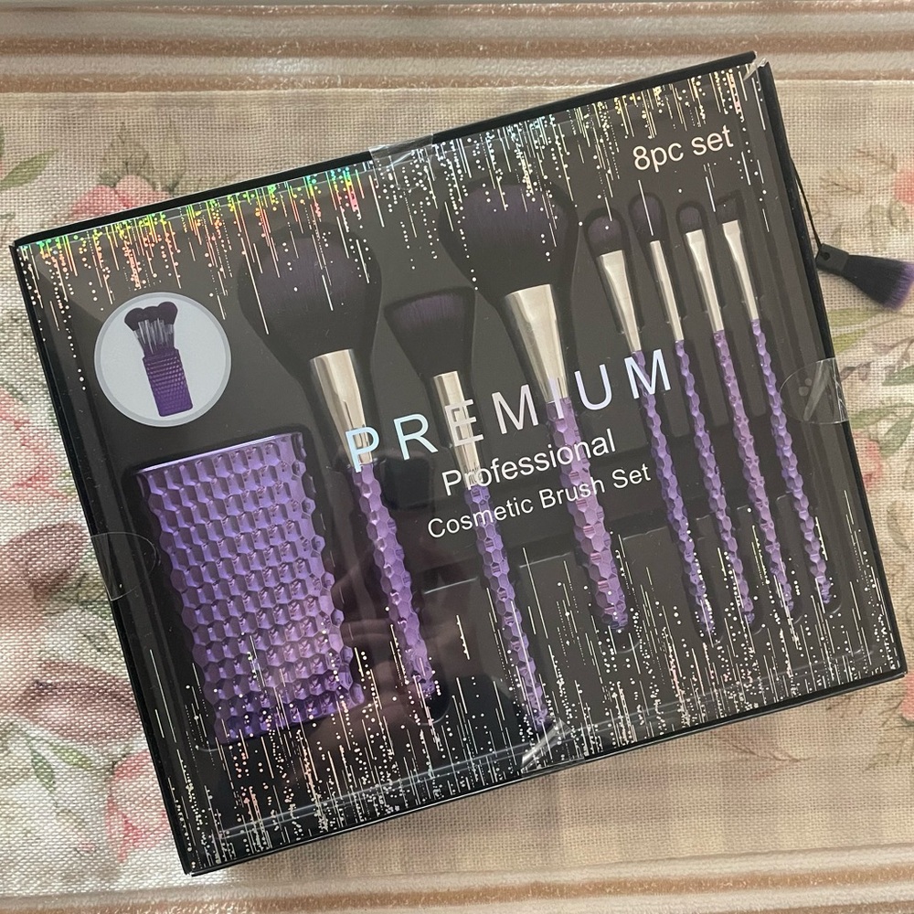 NEW! Professional Cosmetic Brush Set - 8 Piece
